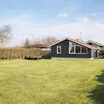 3 Bedroom Amazing In Casa de Férias Bogense