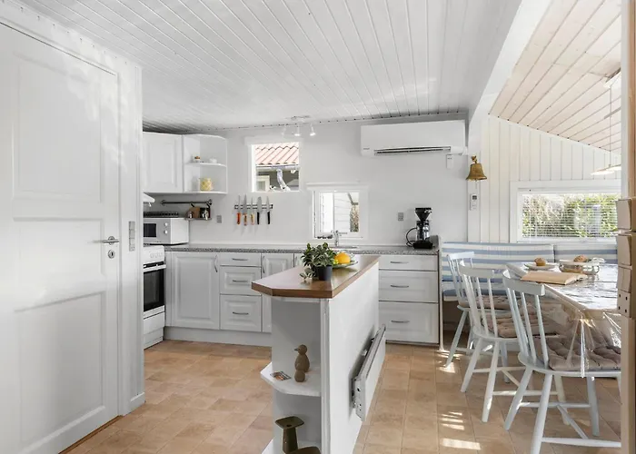 Feriehus 3 Bedroom Amazing In